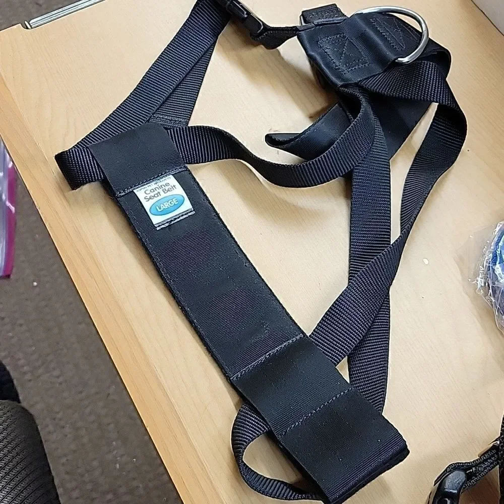 Large‎ dog seat belt, harness, lead and night vest for the walker